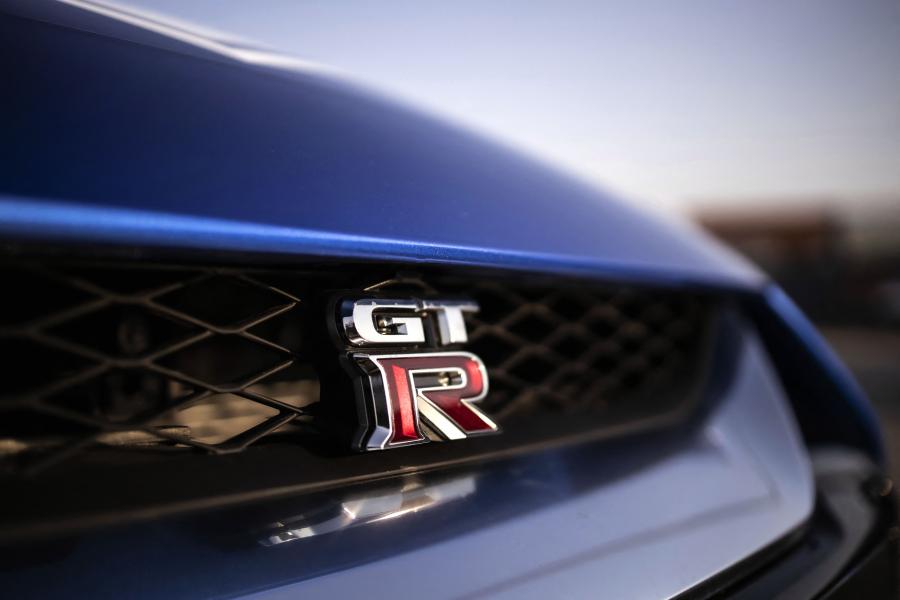 Логотип Nissan GT-R 50th Anniversary (R35) 2019 года  (ZA) (фото 26 из 40)